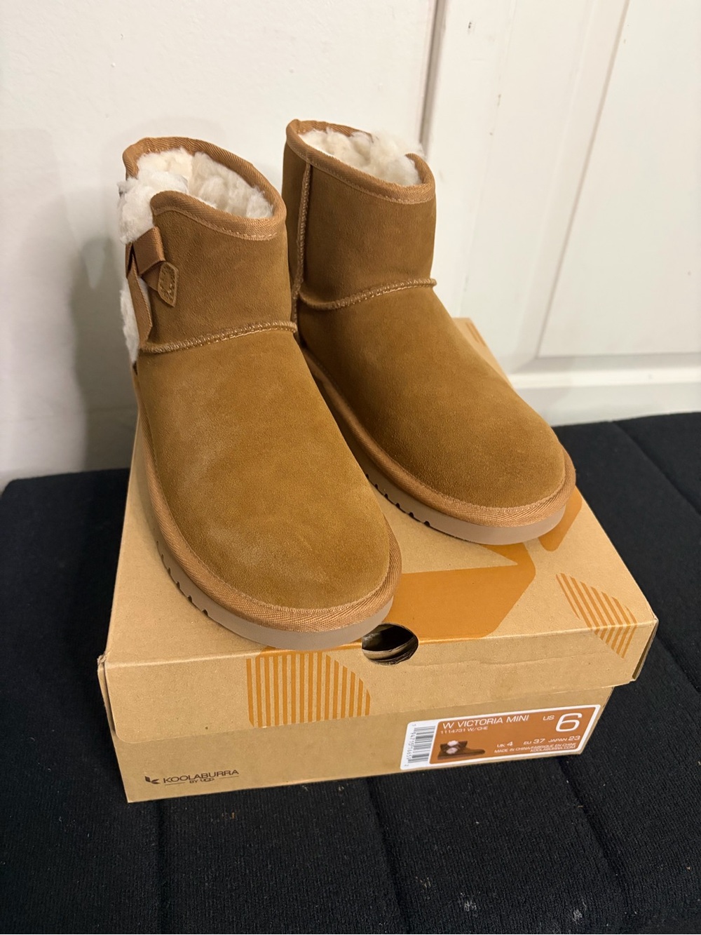 NEW Koolaburra by UGG size 6 women boots